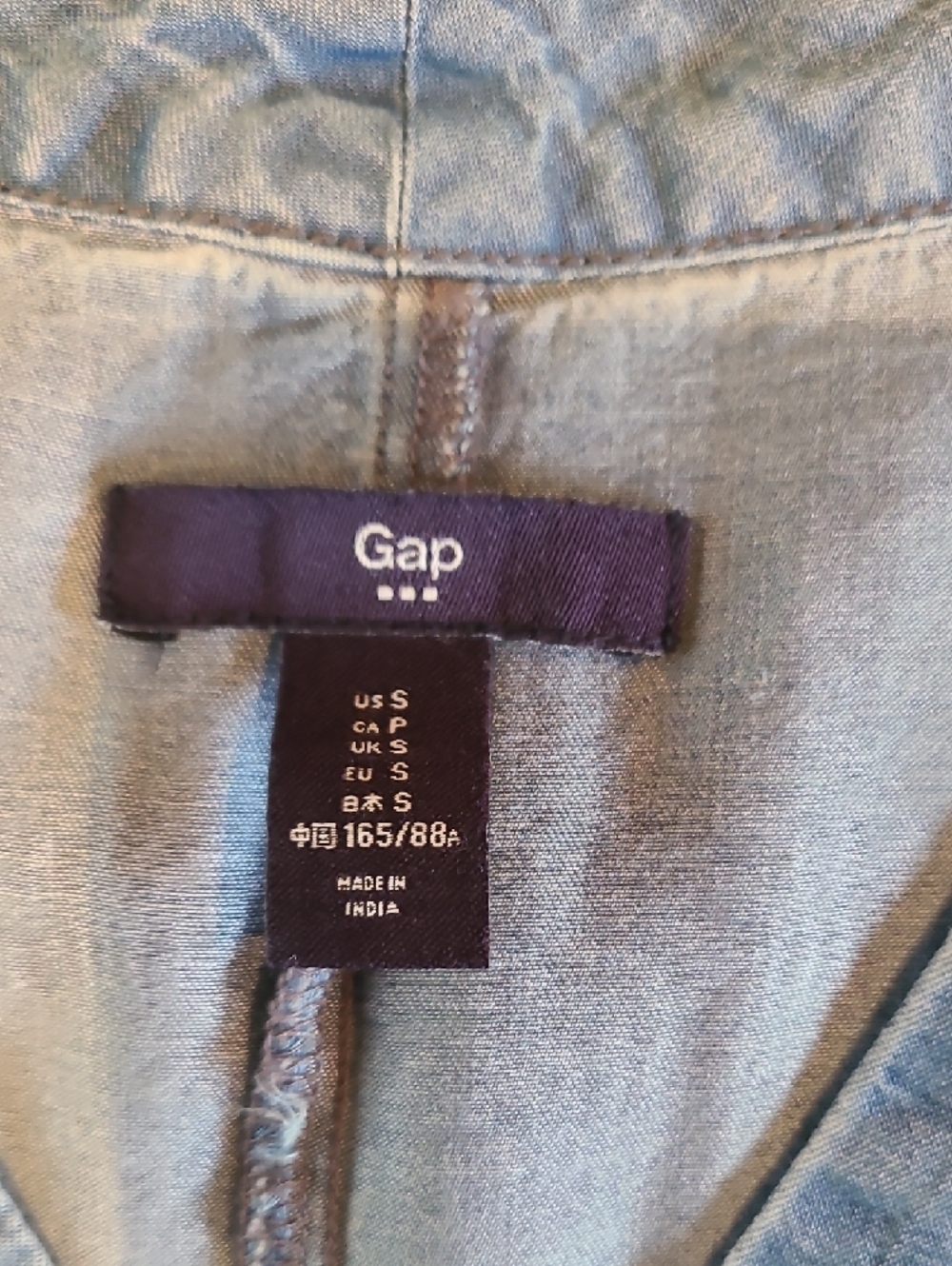 GAP Light Denim Blue V-Neck Short Sleeve Top - Picture 2 of 8